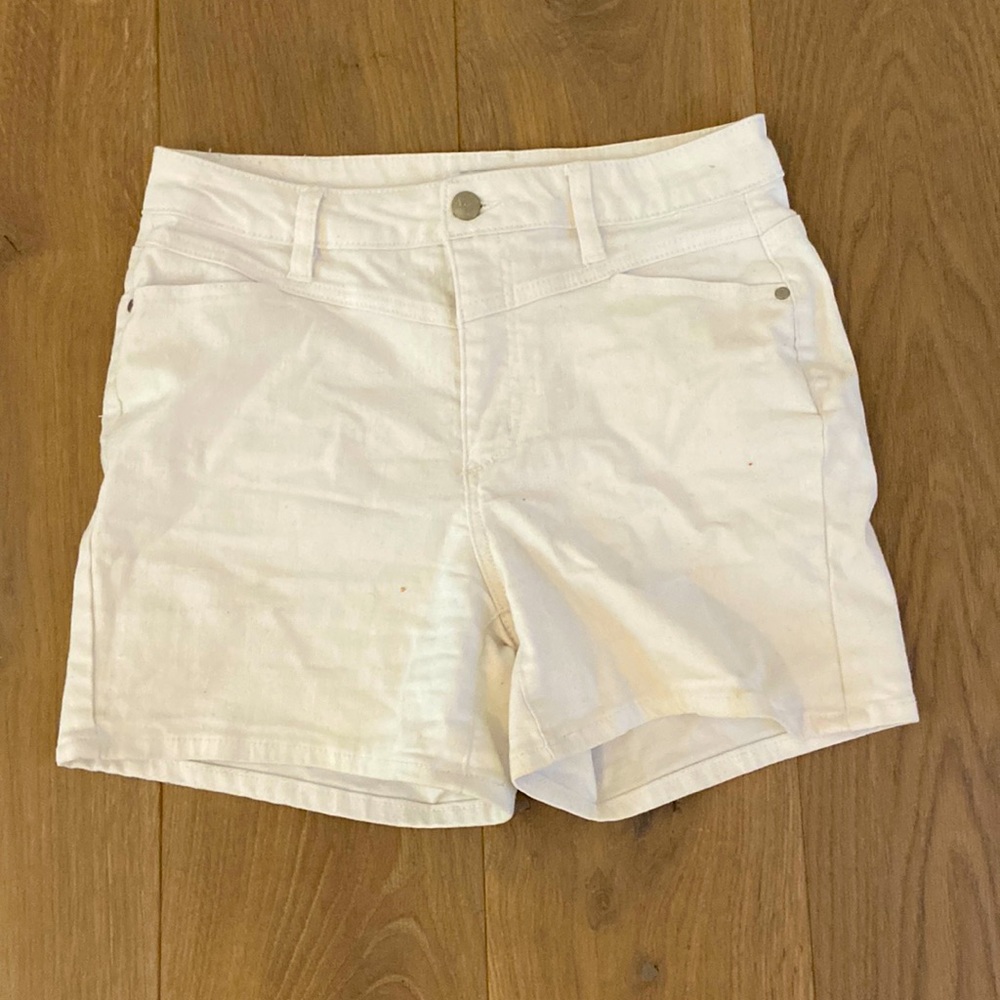 white jean shorts size 6 adults